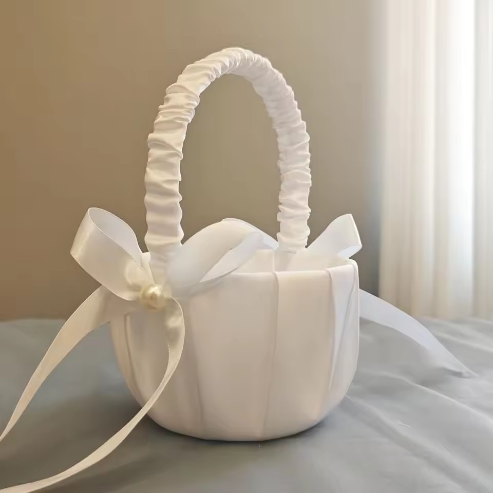 سلة زهور بيضاء من الساتان مع ف - مراجعة Gardening Tools Girls وسعره